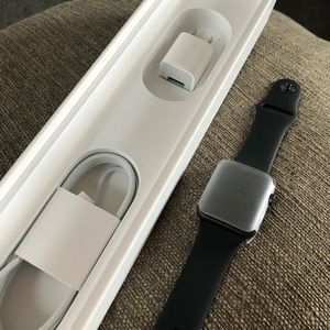 NWT Apple Watch 42mm Series 3